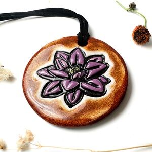 Surly-Ramics Purple Lotus Flower Ceramic Pendant Necklace w/ Faux Suede Cord NIB